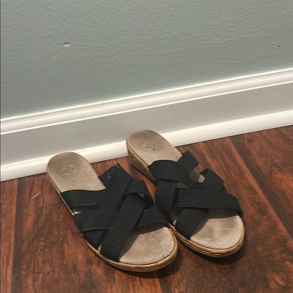 CHARLESTON SHOE CO. Black Sandals